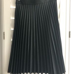 Zara Women Grey Pleated Skirt M